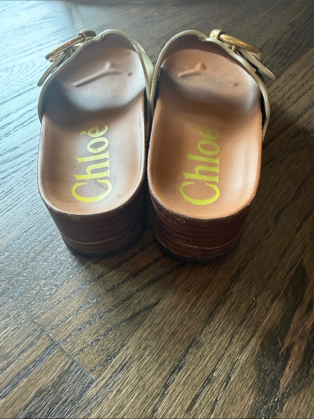Chloé Cream Leather Scalloped Slide Sandals with Gold Buckles - Picture 3 of 8
